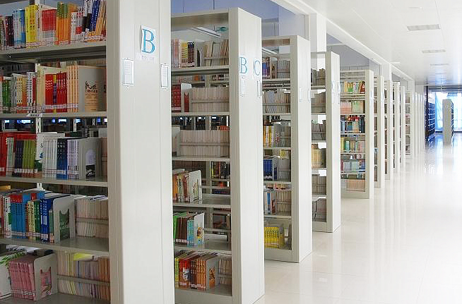 書架客戶案例--深圳市第二職業(yè)技術(shù)學(xué)校 海發(fā)鋼制書架,圖書館書架、圖書館密集架、圖書館桌椅專業(yè)生產(chǎn),品質(zhì)保障。